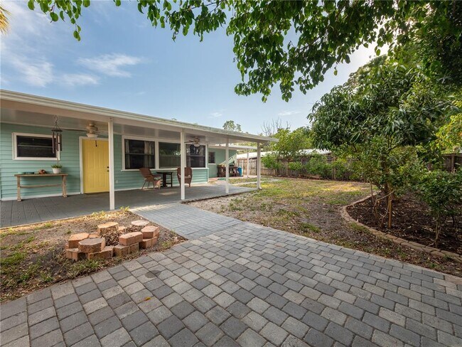 Foto del edificio - 4721 W Iowa Ave