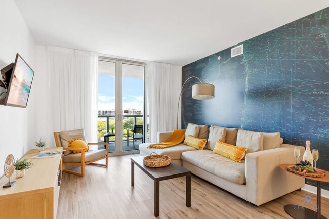 Building Photo - 2602 E Hallandale Beach Blvd