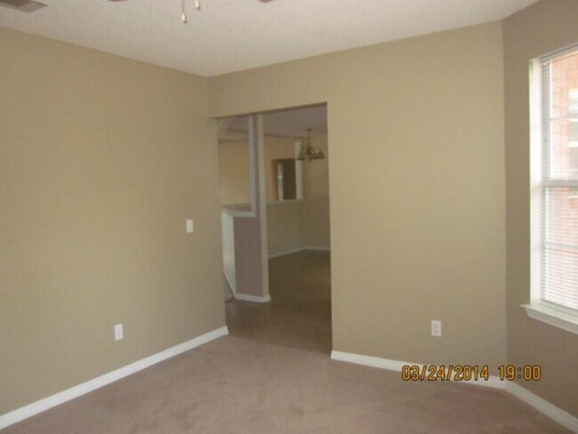 Building Photo - 3020 E Kingsfield Rd