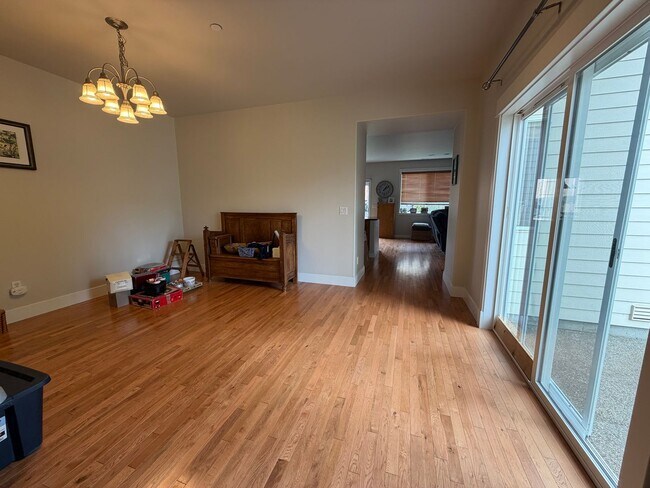Building Photo - 4BR, 2.5 Bath + Loft DuPont Home