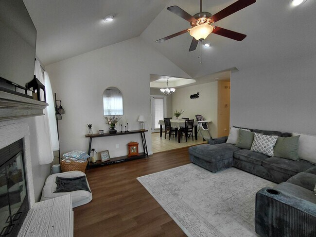 Foto del edificio - 21079 Hideaway Ln