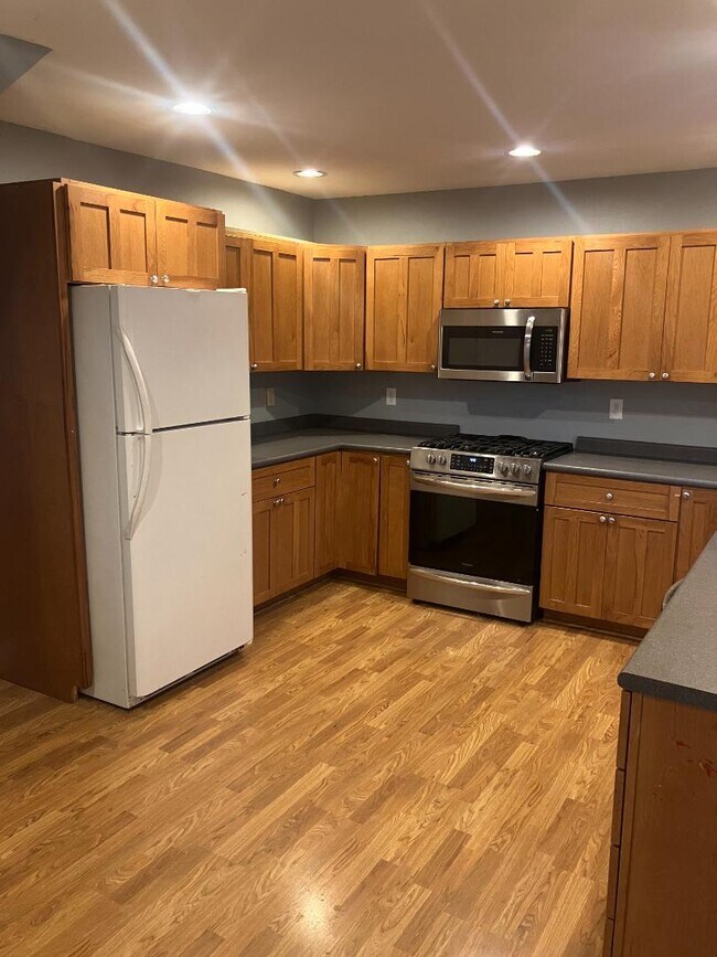 Foto del edificio - 327 Elm Ave