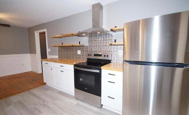 Building Photo - 212 N Eastern St