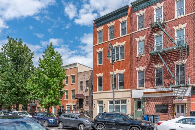 Building Photo - 467 Tompkins Ave