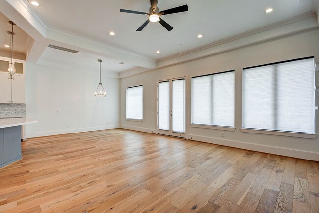 Building Photo - 3 Story 4 Bedroom Home for Lease in the He...