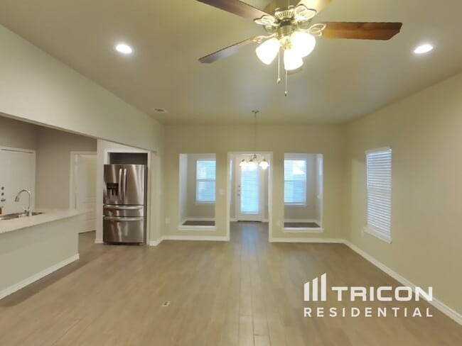 Building Photo - 4825 Freeport Dr