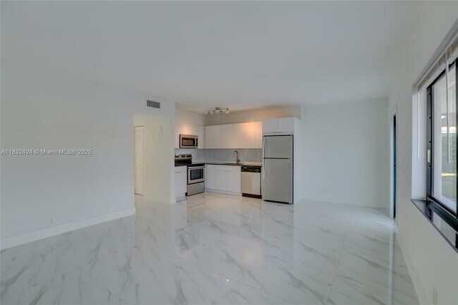 Foto del edificio - 2140 NE 56th St