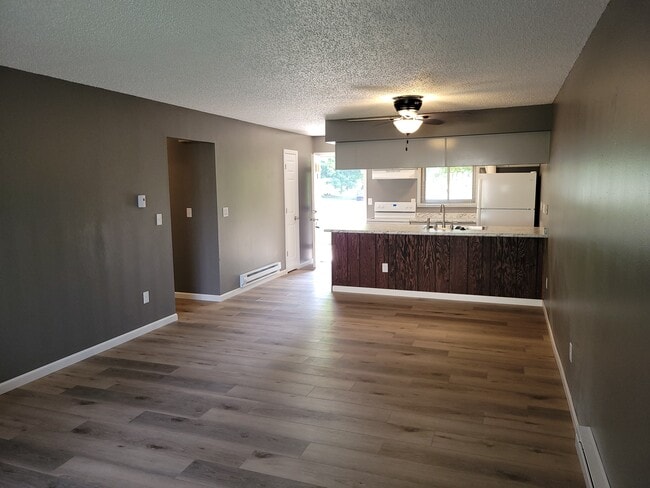 Building Photo - 1001 10th Ave N