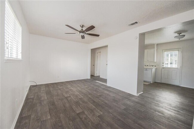 Foto del edificio - 1715 Taylor Gaines St