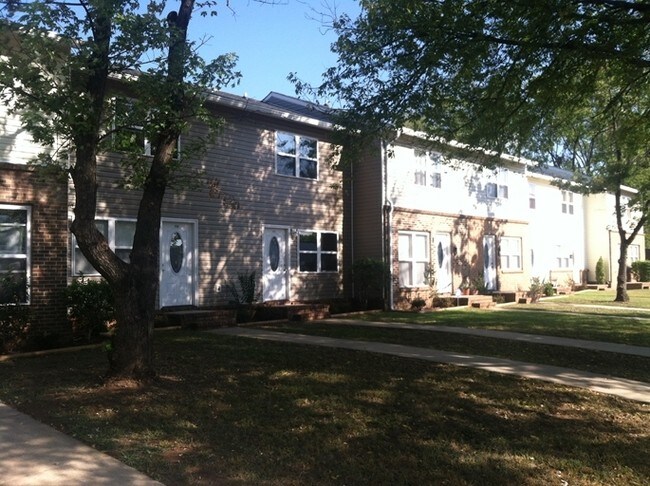 Building Photo - 924-942 Jackson Blvd