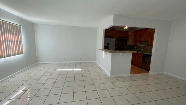 Building Photo - 166 Valencia Dr