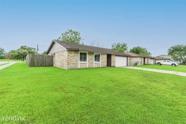 Building Photo - 3 br, 2 bath House - 10012 i Robin Street