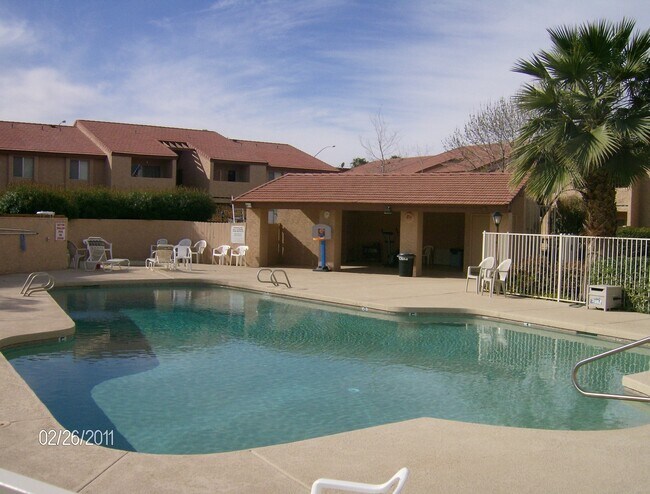 Foto del edificio - **SPECTACULAR - 2br/2ba CONDO (Alma School...