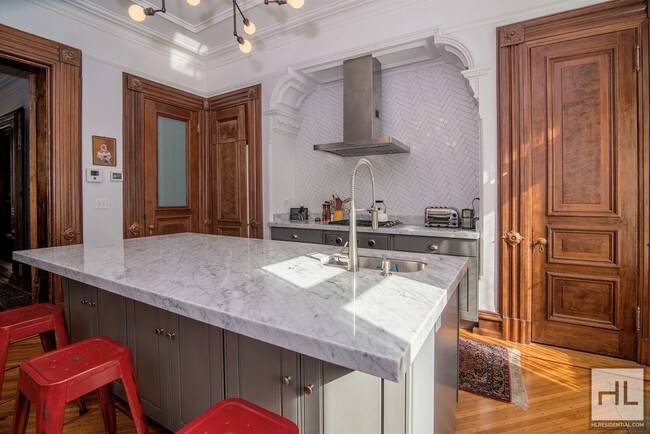 Building Photo - 22 Brevoort Pl