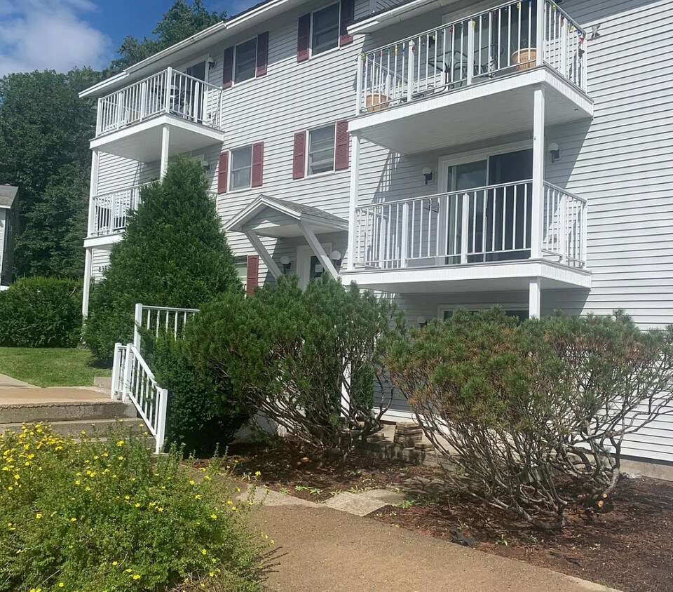 838 State St Unit 2, Bangor, ME 04401 Apartments in Bangor, ME