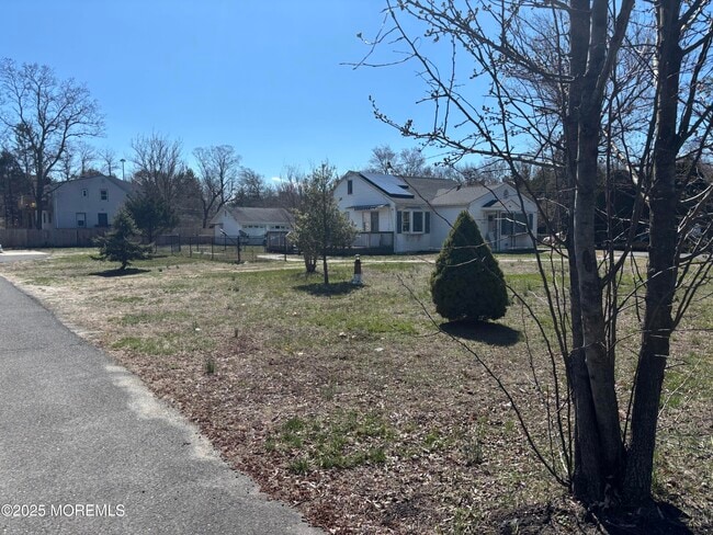 Foto del edificio - 633 Hulses Corner Rd