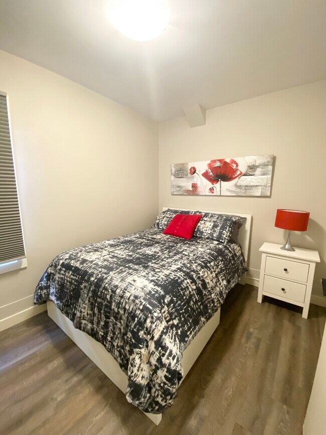 Photo du bâtiment - 11725 80 St NW