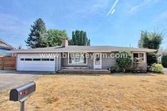 Building Photo - 3806 SE Drake St