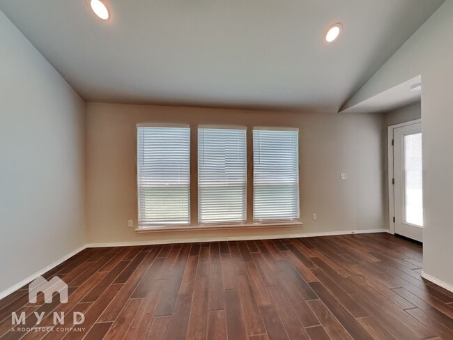 Building Photo - 6615 S 18th Pl