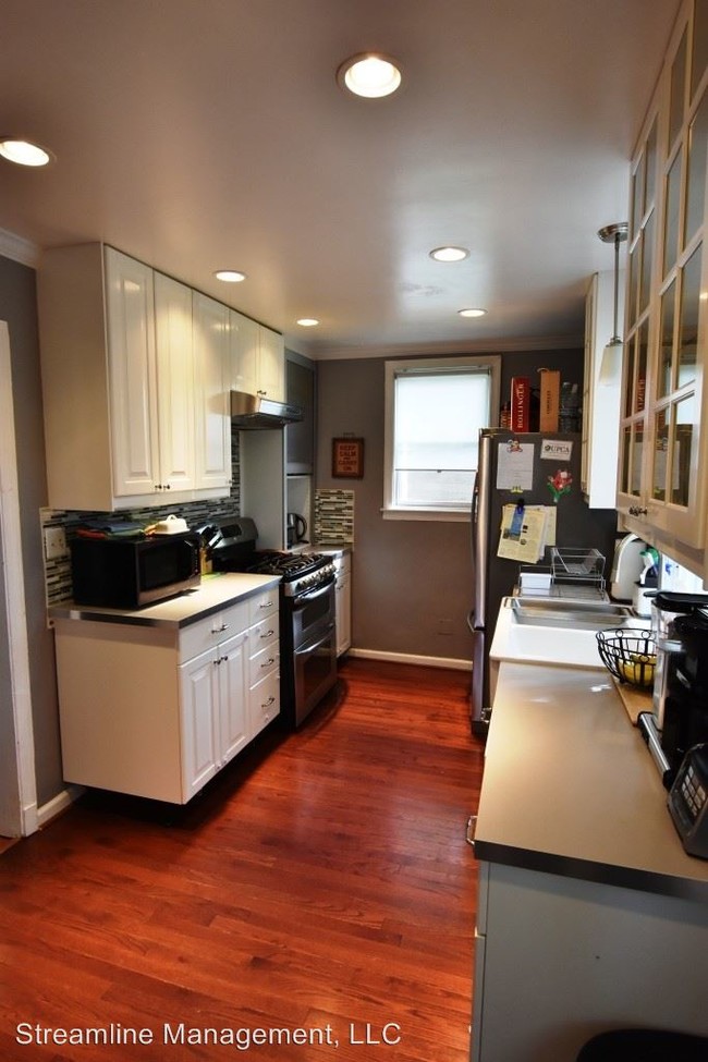 Building Photo - 4 br, 2 bath House - 6711 Queens Chapel Rd