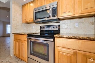 Building Photo - 2614 SE 12th Pl
