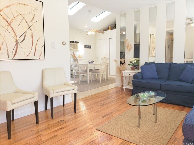 Foto del edificio - 8 Cottage Ln