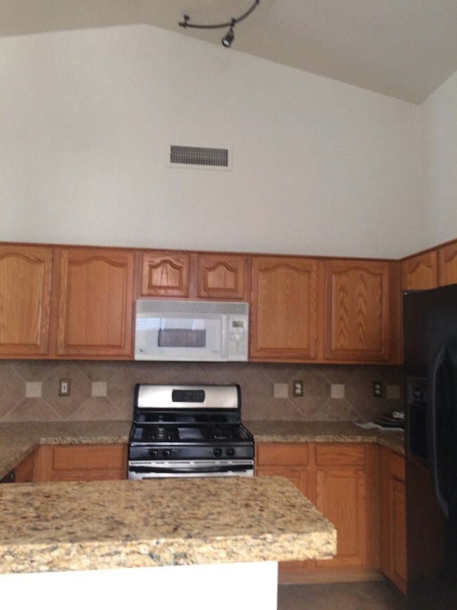 Building Photo - Beautiful 3 bedroom 2 bath North Phoenix h...