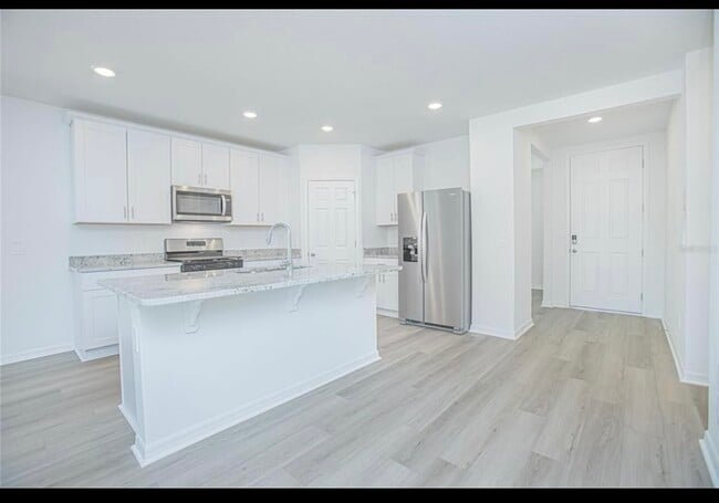 Building Photo - 2955 Sunstar Dr