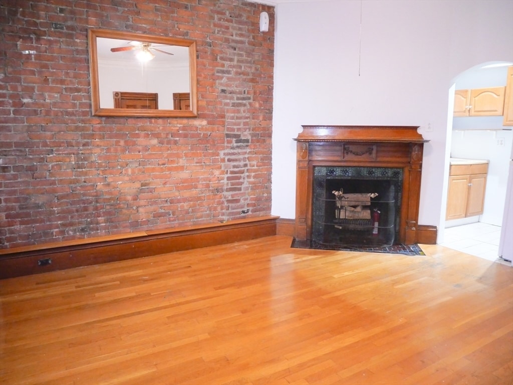 Primary Photo - 257 W Newton St