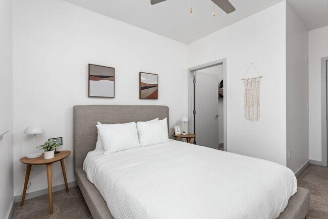 Foto del edificio - 747 N College Ave