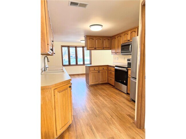 Foto del edificio - 1670 Stillwater St