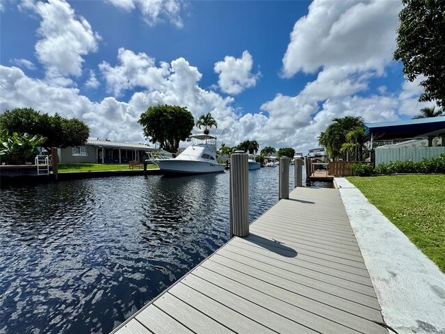 Building Photo - 1008 Mango Isle