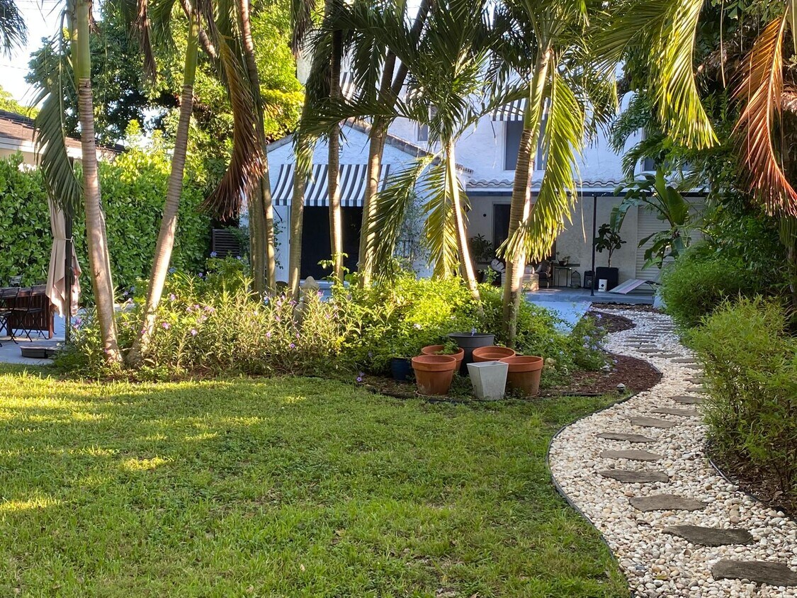 Primary Photo - 4323 SW 10th St