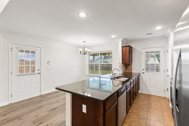Cocina y comedor - 827 Berkshire Ct
