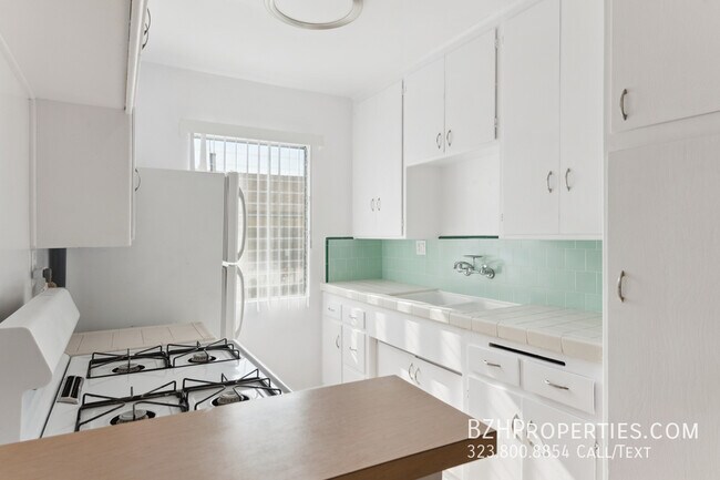 Foto del edificio - 1028 1/2 N Edinburgh Ave-#5