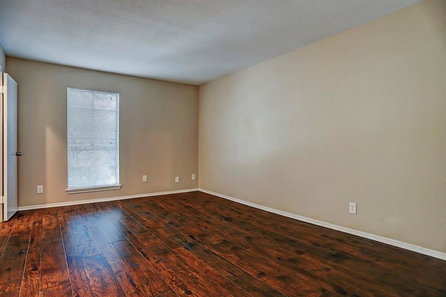 Building Photo - 11550 Chimney Rock Rd