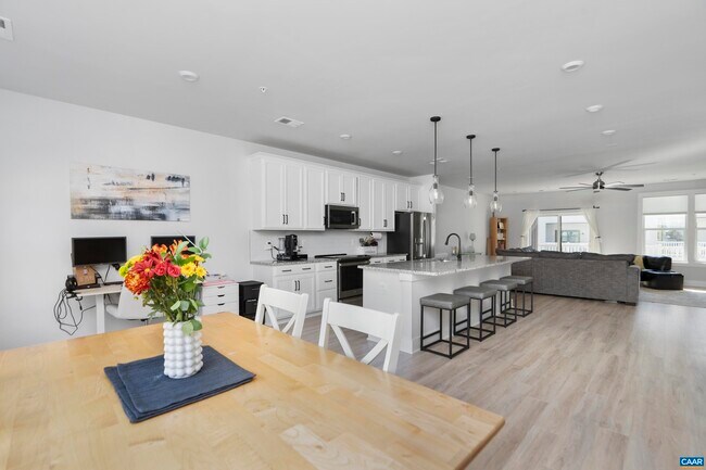 Foto del edificio - 824 Wesley Ln