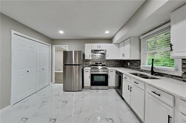 Building Photo - 798 Brownlee Ln