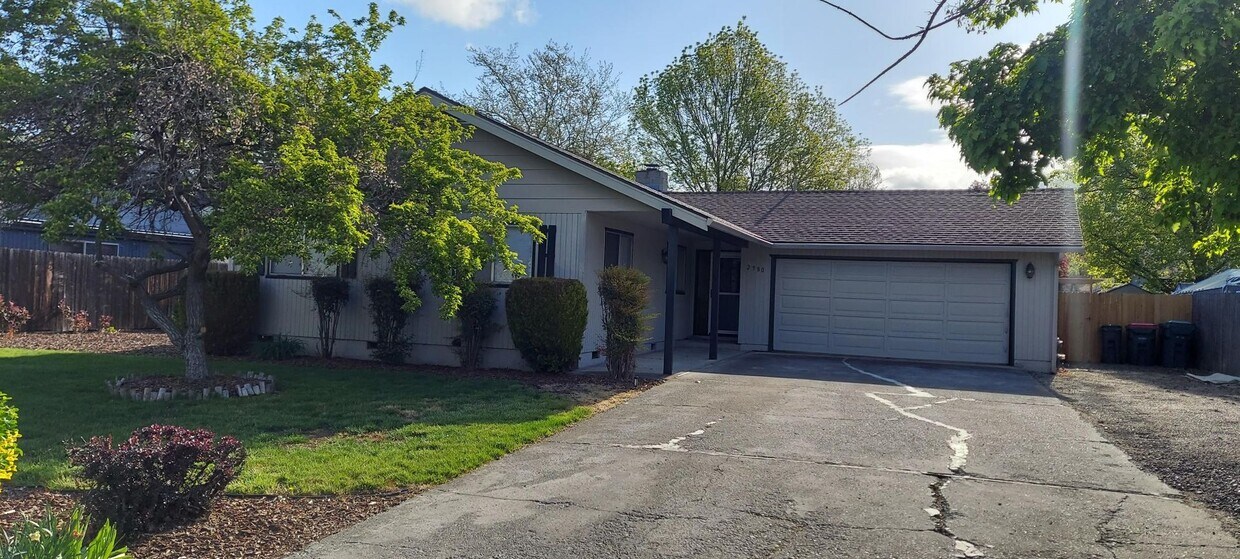 3 bedroom, 2 bath home in N. Medford!! House Rental in Medford, OR