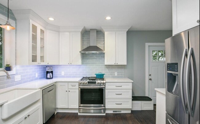 Building Photo - 622 Gladstone Dr SE