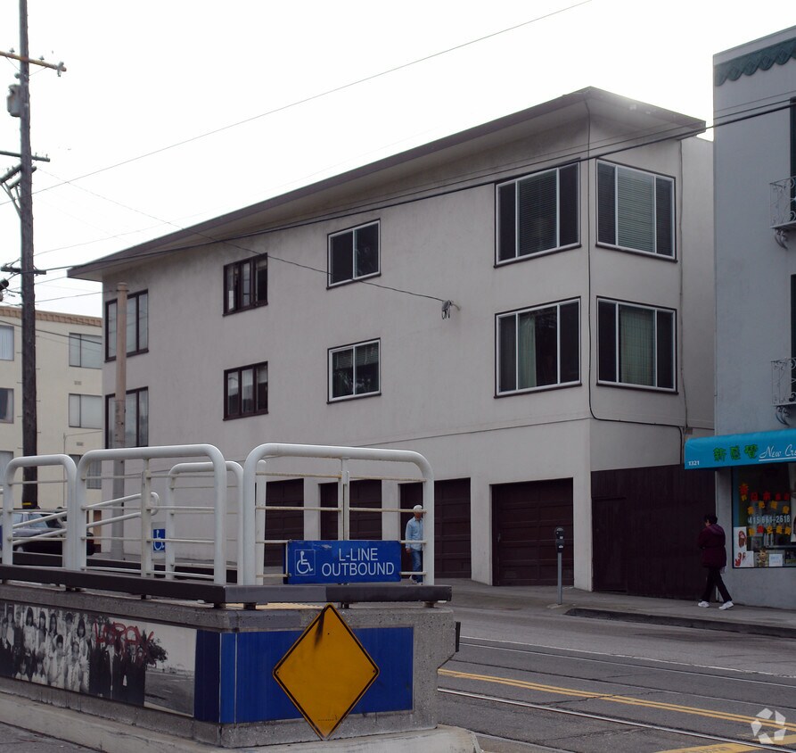 Building Photo - 2401 23rd Ave
