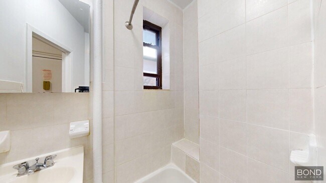 Foto del edificio - 405 W 50th St