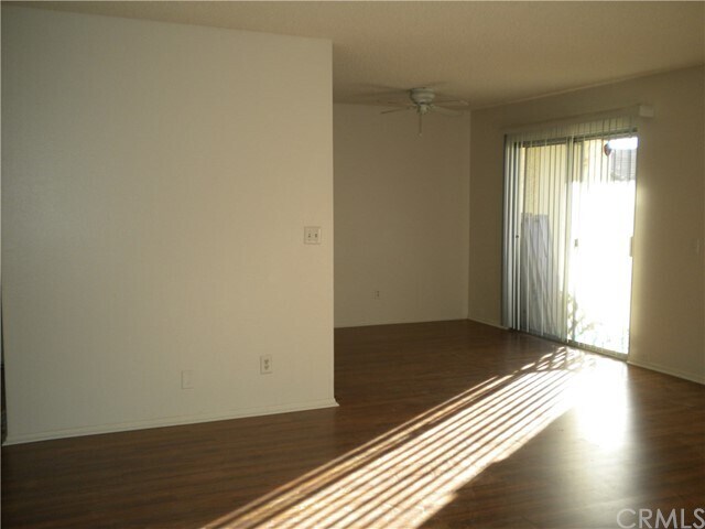 Foto del edificio - 23601 Golden Springs Dr