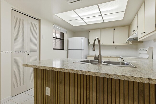 Foto del edificio - 10885 NW 7th St