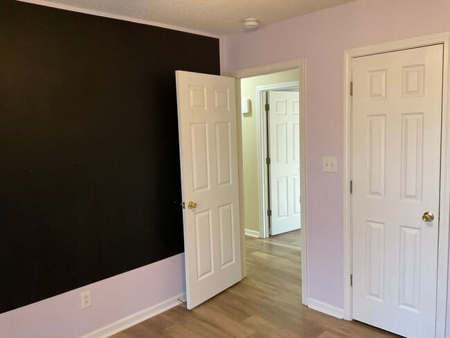 Foto del edificio - 2 Bedroom, 2 Baths Duplex Apartment for Rent with Unfinished Basement