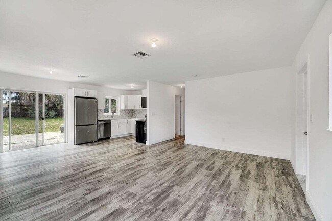 Foto del edificio - 364 NW 4th Ct