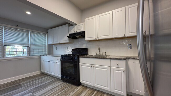Foto del edificio - 273 WOODLAWN Ave