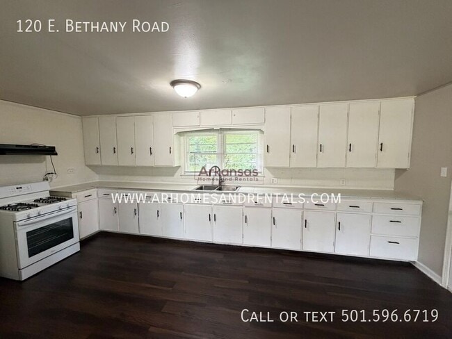 Foto del edificio - 120 E Bethany Rd