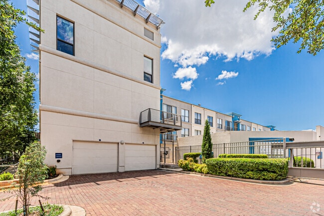 Building Photo - 4414 Cedar Springs Rd