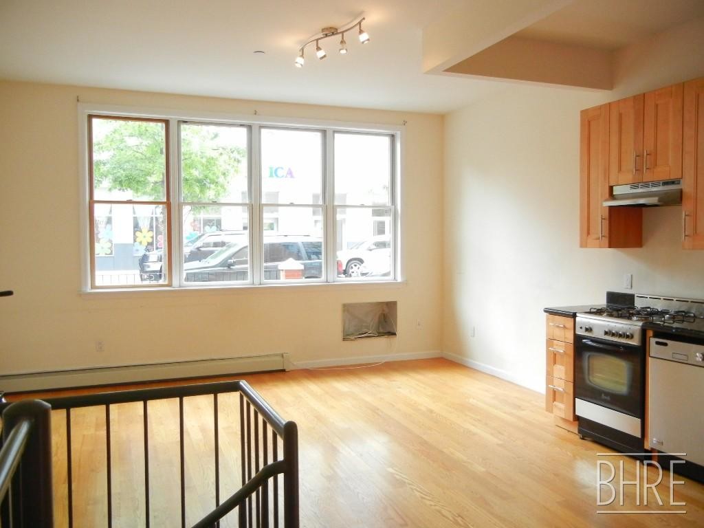 Primary Photo - 375 Baltic St